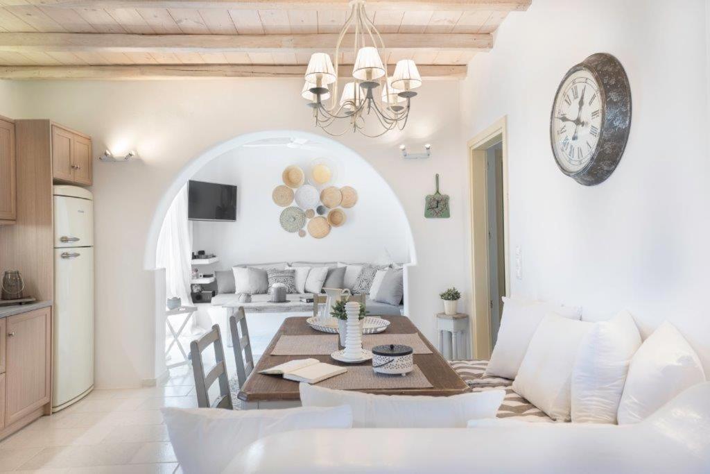Nausithoe 1 Paros *