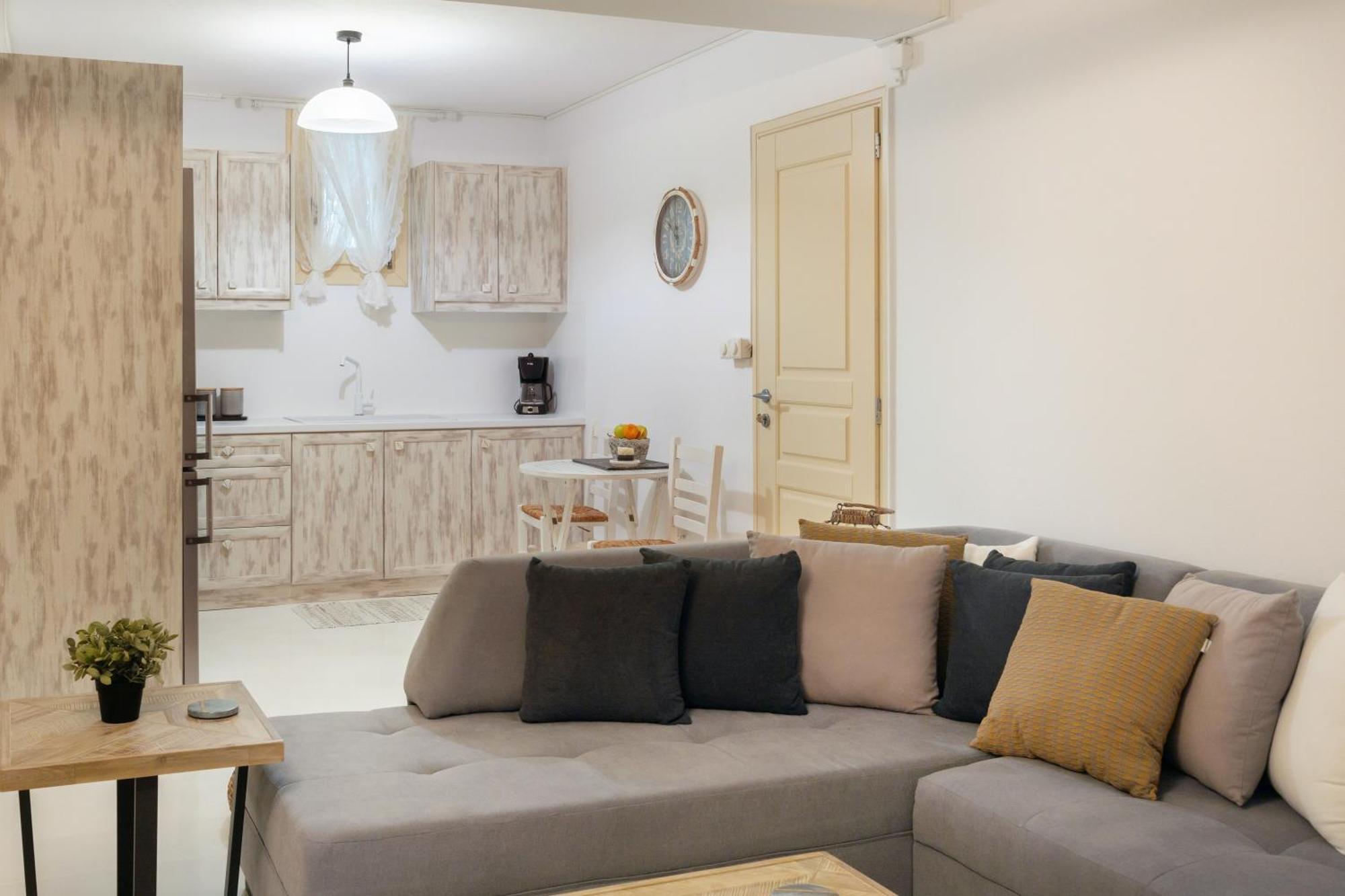 Apartment Nausithoe 1 Paros Logaras